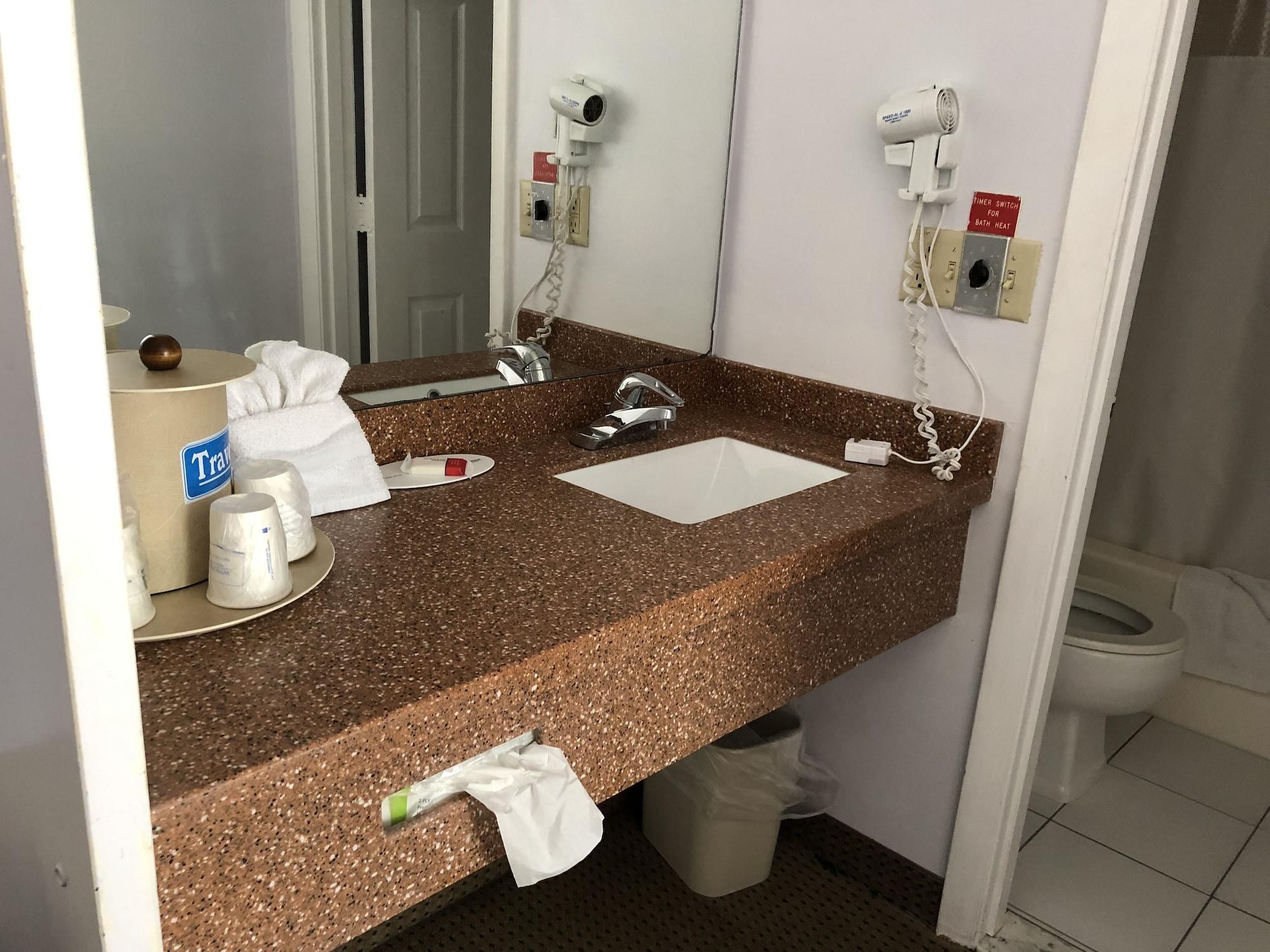 Travelodge By Wyndham Cape Cod Area West Dennis Εξωτερικό φωτογραφία