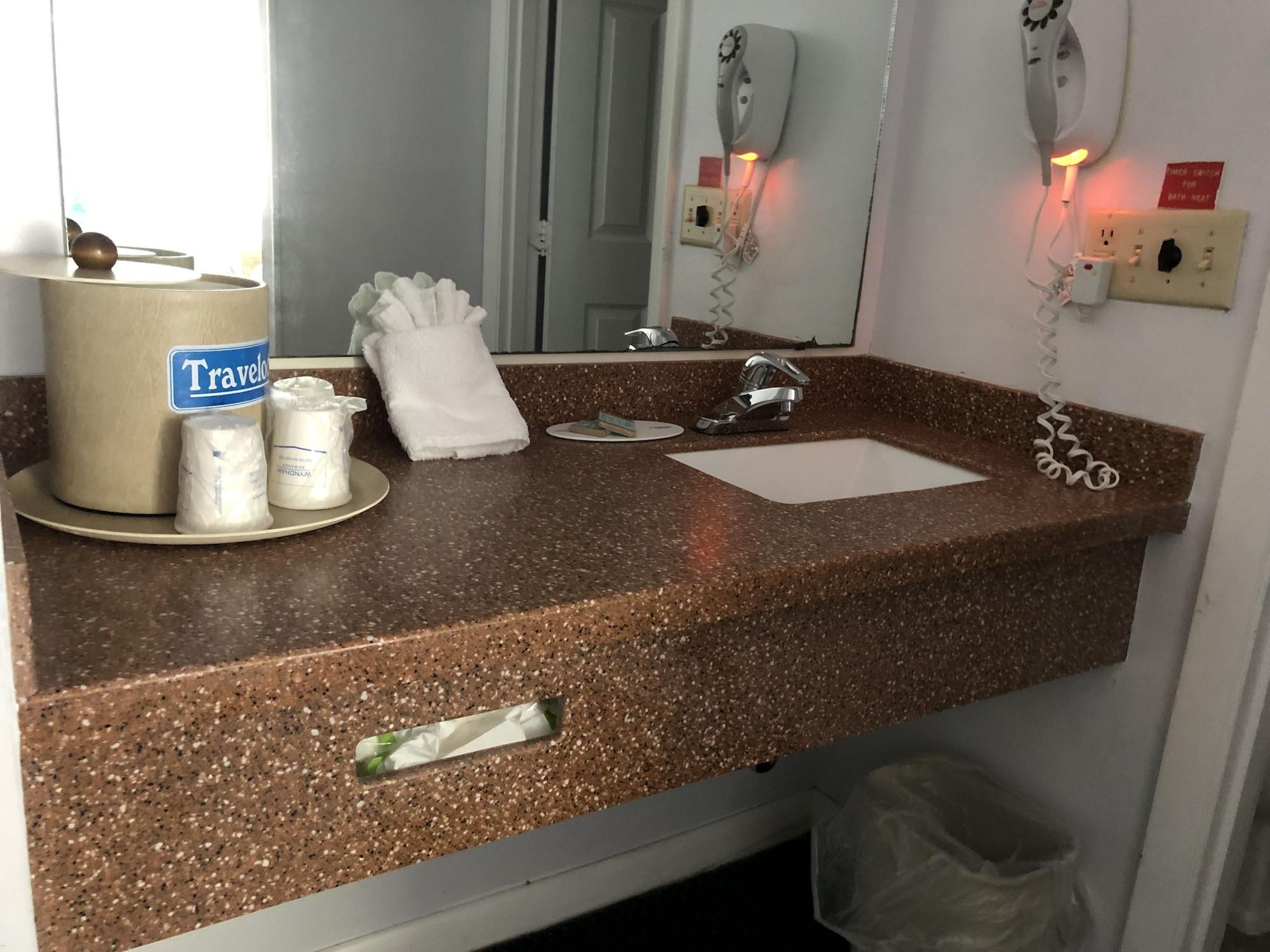 Travelodge By Wyndham Cape Cod Area West Dennis Εξωτερικό φωτογραφία